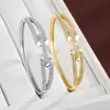 Ventas Directas de Fábrica, Pulsera Brillante de Cielo Estrellado de Lujo de Gama Alta con Circonita Microincrustada, Exquisita y Versátil, Diseño Lineal, Exclusivamente para Suministro Transfronterizo