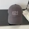 Nova Boné de Baseball Fashion Bordado com Letras Estilo Coreano para Mulheres Primavera Verão Casal Versátil Emagrecimento Facial Proteção Solar Boné Bico de Pato para Homens Tendência