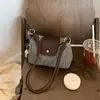 Mini Bolso de Mano de Paja Tejida Estilo Solapa Patchwork con Pompones para unas Elegantes Vacaciones en la Playa
