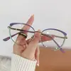 Gafas de moda ultraligeras y versátiles que cambian de color con luz azul, montura hueca simple, diseño metálico, estilo artístico de alta gama para mujer