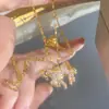 Novo Modelo 2026 Ano do Cavalo Zodíaco Cavalo Clássico com Diamantes Totais Colar de Aço Titânio para Mulheres, Incrustado com Zircônia, Corrente de Clavícula Luxuosa