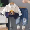 Conjunto para Niños 2026 Estilo Nuevo Moda Elegante Infantil Dibujos Animados Chaleco Suéter Conjunto de Tres Piezas Ropa de Bebé Primavera y Otoño Venta al por Mayor