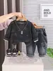 Conjunto de Moletom Rasgado para Meninos Primavera e Outono, Conjunto Trendy de Duas Peças Estilo Coreano, Jeans de Manga Longa para Bebê, Roupa Infantil da Moda