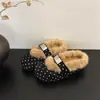 Estilo Doce Headband de Pelo com Bolinhas Chinelos para Mulheres Inverno 2026 Outdoor Sola Grossa Slip-on Antiderrapante Quente Chinelos de Pelúcia