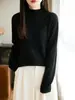 Suéter Gola Alta Meia Tendência Estilo Chanel para Mulheres com Crochê Pesado, Apliques de Strass, Top Interno Estiloso, Camisa Base Tricotada