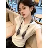 Camiseta de punto de manga corta con cuello halter de seda procesada OEM para mujer, chaleco de verano de alta gama con pequeñas mangas acampanadas, único y hermoso