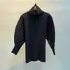 Miyake 2026 Primavera e Outono Novo Unissex Plissado Gola Alta Cor Sólida Caimento Solto Emagrecedor Casual Versátil Camiseta Top
