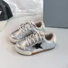 Tênis retrô 2026 outono e inverno novos sapatos de skate infantis com superfície de couro, padrão de estrela, visual desgastado, sola macia, sapatos casuais para meninos e meninas