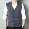 Suéter de punto abierto en la espalda con cuello en V para otoño e invierno para hombres mayores, chaleco de Amazon, cárdigan casual sin mangas, chaleco de lana para hombres mayores