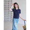 Camiseta de punto de manga corta para mujer, estilo coreano, con cuello polo retorcido bordado, top corto de seda helada para verano