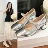 Vestido de noche con pedrería, estilo francés, punta cuadrada, primavera 2026, combinado con zapatos Mary Jane bajos para mujer, tacón grueso, estilo de noche