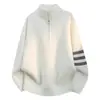 Suéter de Punto Holgado Versátil de Tres Rayas de Moda para Hombre, Otoño/Invierno, Estilo Japonés Perezoso, Media Cremallera, Cuello Alto