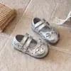 Sapatos de couro para meninas, coleção primavera/outono 2026, sapatos sem cadarço para bebês com laço, sapatos de princesa da moda, sapatilhas de sola macia para meninas pequenas