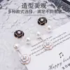Broche de Camélia Anti-Exposição Pin Moderno Pin de Gola de Pérola Feminino Fixador de Cardigan Acessório de Roupa Modelador de Cintura