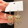 Novos brincos de gancho florais com borlas e cravejados de diamantes vintage, brincos de luxo leve de alta qualidade para mulheres, acessórios de ouvido versáteis estilo palácio requintado