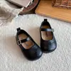 Sapatos femininos de estilo britânico, antiderrapantes, bico fino, sem cadarço, coleção primavera/outono 2026, sapatos casuais de couro versáteis, estilo coreano, sola macia.