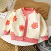 Cardigã de Tricô Infantil 2026 Outono/Inverno Novo Suéter Versátil para Meninos e Meninas Bebê Quente Espesso Roupa Externa Cardigã