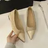 Tacones de Aguja Estilo Francés Puntiagudos Estilo Suave Patchwork 2025 Primavera y Otoño Nuevos Populares Corte Bajo Elegantes para la Oficina Tacones Altos