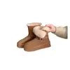 Botas de neve cinza de cano médio com sola grossa para mulheres 2026 novos sapatos de inverno com adição de fleece e espessamento de algodão quente botas de neve