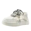 Zapatos Casuales Ligeros Blancos Bell para Mujer 2026 Verano Nuevo Estilo que Aumentan la Altura Suela Gruesa de Moda Versátiles Malla Transpirable Tenis