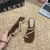 Chinelos Flip-Flop Retro de Bolinhas Franceses para Mulheres, Novo Estilo de Verão, Sandálias Abertas de Salto Baixo, Sapatos Casuais e Elegantes para Mulheres