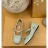Zapatos de Tacón Bajo Individuales 2025 Zapatos Planos Versátiles con Lazo 2026 Nuevo Estilo Zapatos Mary Jane con Aumento Oculto de Altura