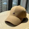 Gorra de béisbol de lana simple estilo coreano bordada con letras, gorra versátil para pareja, ala ancha, estiliza el rostro, gorra de mujer de moda