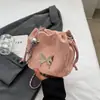 Bolsos Pequeños de Cadena Populares de Este Año para Mujer 2025 Nuevo Diseño de Primavera y Verano de Nicho Bolso Cruzado Popular Bolso Cubo con Cordón