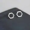 Brincos pequenos de prata 925 esterlina estilo coreano, fofos e únicos para mulheres, simples e criativos, com um design estiloso e versátil, perfeitos para estudantes