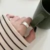 O mesmo deslumbrante anel de zircônia do Xiaohongshu, um design de nicho com alto valor estético, adequado para o dedo indicador, joia versátil
