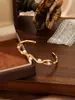 Pulsera Retro Simple de Acero de Titanio de Moda Más Vendida con Piedra Natural Incrustada Personalizada Hueca Joyería de Alta Gama