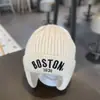 Conjunto quente de chapéu com proteção para as orelhas para bebês no outono e inverno, chapéu de tricô bordado para meninos e meninas, chapéu de lã para crianças, chapéu infantil à prova de frio