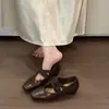 Novos Sapatos Mary Jane de Couro Macio Estilo Retrô Francês para Mulheres Verão 2026, Sapatilhas Baixas com Tiras Cruzadas e Bico Quadrado