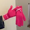 Luvas de Lã Estilo Coreano de Inverno com Laço de Cor Pura para Mulheres para Manter os Estudantes Aquecidos ao Andar ao Ar Livre e Luvas de Cinco Dedos com Tela Sensível ao Toque à Prova de Frio
