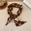 Bufanda Suave de Cuadros Vintage para Mujer, Bufanda Triangular Decorativa Cálida de Otoño e Invierno, Accesorio de Bufanda para Cuello de Alta Gama