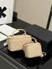 Bolsa feminina matelassê com corrente, nova bolsa caixa, bolsa de ombro moderna e versátil, bolsa transversal de matelassê casual de nicho para batom