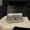Bolso de Hombro Cruzado Simple y Elegante con Cierre de Candado, Alto Valor Estético, Bolso Cuadrado Pequeño Versátil, Nuevo de Primavera 2026