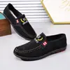 ¡Caliente! Zapatos nuevos para hombre, zapatos de tela del viejo Pekín, zapatos casuales de primavera para hombre, mocasines de moda trendy para hombre, zapatos sin cordones