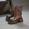 Jiezhou 2026 Nova Coleção de Outono: Botas Martin Estilo Vintage com Design de Bolso, Feitas de Couro de Flor Integral, Apresentando um Design Único e Fortemente Trabalhado para Altura Adicional, Sapatos Femininos
