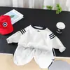 Conjunto de Dos Piezas Sudadera con Cuello Redondo y Letras para Niños Primavera 2026, Ropa Elegante para Bebés, Atuendo Casual de Manga Larga de Moda para Niños