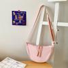 Bolsa dumpling media luna de dopamina 2023 nueva bolsa de mensajero de color caramelo combinable para todo bolso de hombro casual ligero para mujer