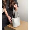 Bolsa Saco Vintage de Couro de Primeira Camada para Mulheres, Couro Genuíno Estilo Minimalista Modelo Novo 2026, Bolsa de Ombro Único Transversal Niche para Mulheres, Bolsa de Axila