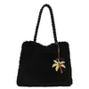 Bolso de mano de felpa para otoño e invierno, un bolso de hombro elegante y versátil para mujer, perfecto para ir al trabajo, nuevo bolso tote 2026 con gran capacidad