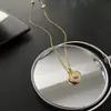 Collar de amor hueco de acero de titanio resistente a la decoloración para mujer, colgante de amor con diseño de nicho de lujo ligero, cadena de clavícula de temperamento versátil