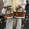 Bolso de Mano con Cesta de Verduras de Lana de Cordero de Peluche Transfronterizo para Mujer, Bolso Cruzado Lindo de Dibujos Animados de Nicho para Viajeros y Niños, Moderno