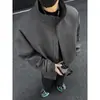 Chaqueta de Vuelo Coach a Prueba de Tres Cosas con Cuello Alto para Hombre Estilo Chico Duro Silueta Chaqueta de Trabajo Uniforme Corto de Béisbol Americano