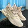 Zapatos de hombre transfronterizos tenis casuales tendencia Joker zapatos de coco ligeros transpirables estudiante fly tejido zapatos de moda fabricantes