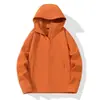Jaqueta moderna estilo americano, à prova de vento e resistente à água, ultrassuave, unissex, jaqueta funcional softshell para atividades ao ar livre, corta-vento