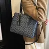 Bolsa de Axila de Luxo Transfronteiriça, Bolsa Tote de Grande Capacidade, Nova Bolsa de Ombro Transversal Retro para Mulheres 2026