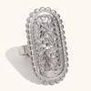 Anillo de personalidad de moda de gran venta transfronteriza europea y americana, chapado en acero inoxidable de 18 quilates, collar con relieve ovalado y flor de diente de sierra retro.